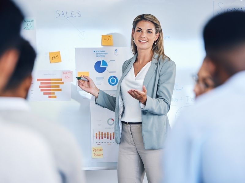 İleri Satış Eğitimi ile B2B satış, danışmanlık satışı ve satış performansını geliştiren kurumsal eğitim programı