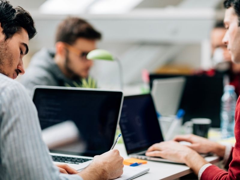 Kurumsal İletişim ve Temsil Programı 4 Profesyonel yazışma ve dijital kurumsal iletişim eğitimi alan çalışanlar
