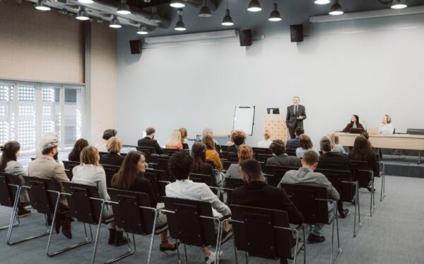 kurumsal- reskilling -ve -upskilling -stratejileri Kurumsal Reskilling ve Upskilling Stratejileri